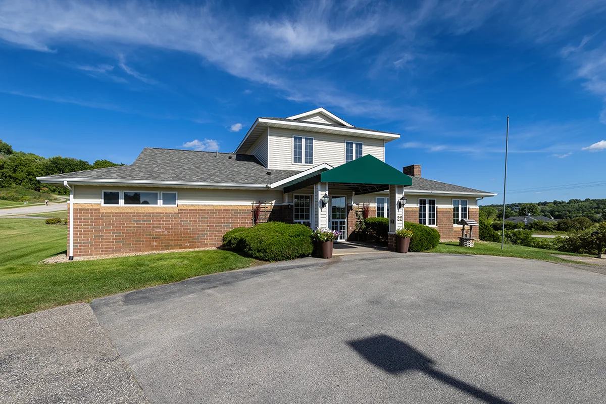 https://www.jaybirdseniorliving.com/wp-content/uploads/2023/09/meadow-lakes_25_1200.webp