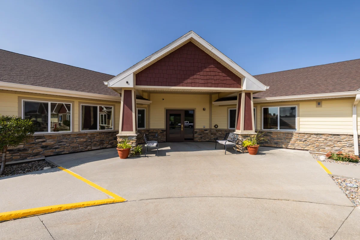 https://www.jaybirdseniorliving.com/wp-content/uploads/2023/12/Manning_Senior_Living_20_1200.webp