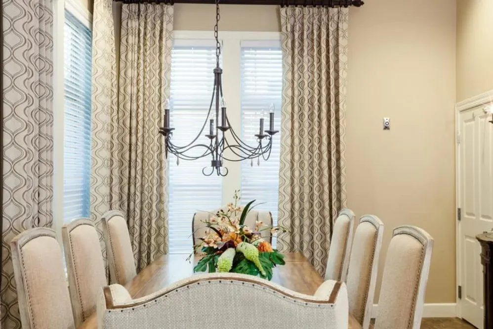 https://www.jaybirdseniorliving.com/wp-content/uploads/2025/04/ultl1e870ueewndjknkj.webp