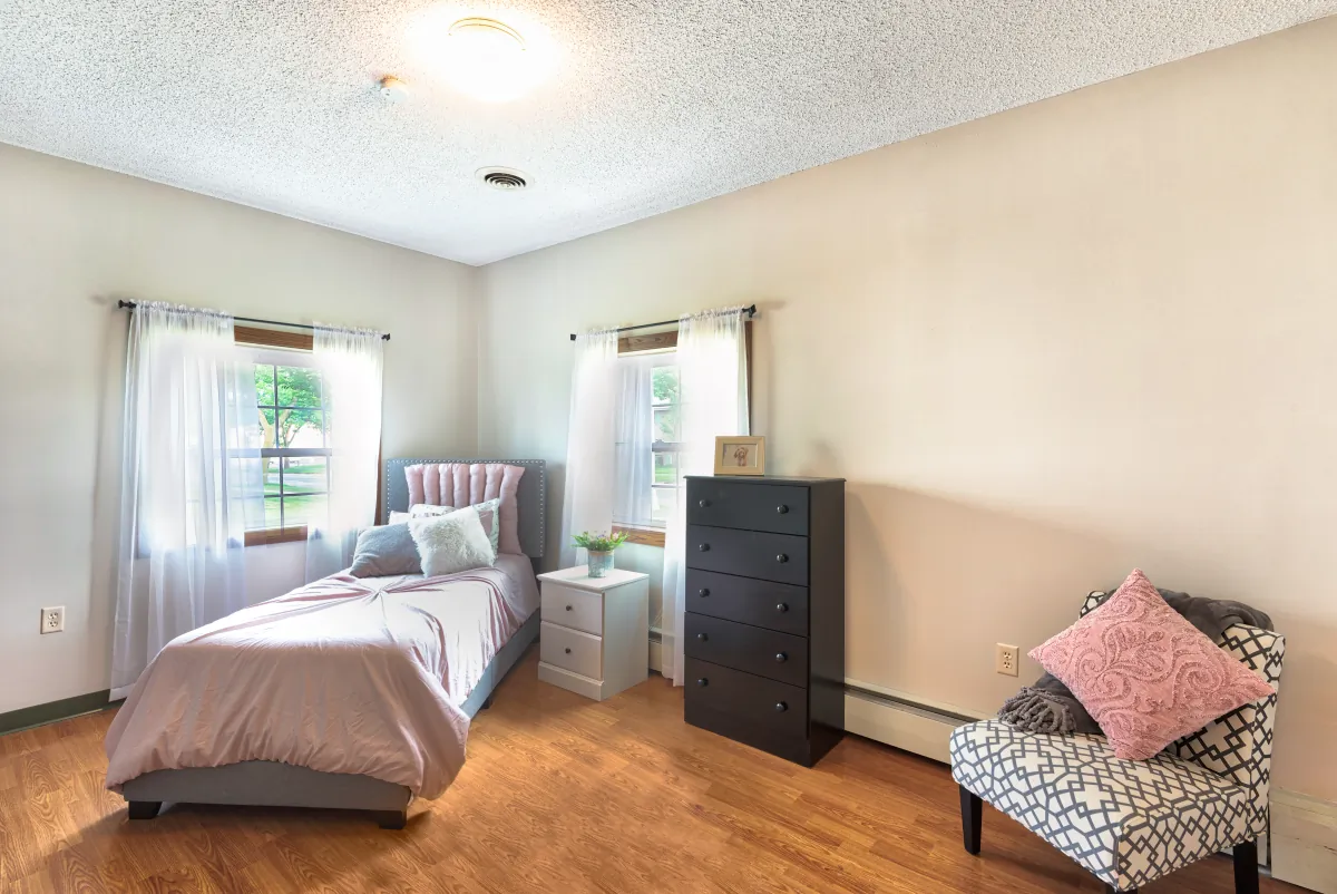 https://www.jaybirdseniorliving.com/wp-content/uploads/2025/09/05-AutumnGrace_118RavenCt_II-5581267_PHO-17.webp