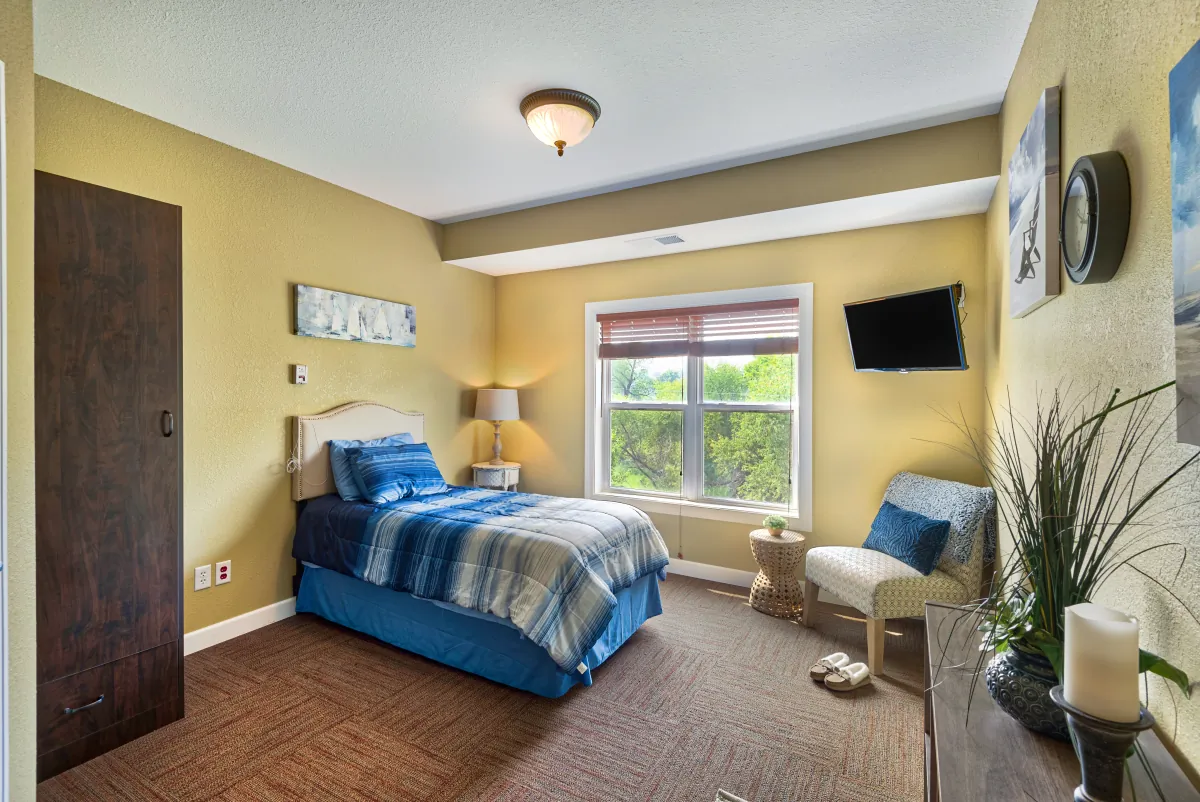 https://www.jaybirdseniorliving.com/wp-content/uploads/2025/09/WatersEdge_800AgencyTrl_II-5581265_PHO-11.webp